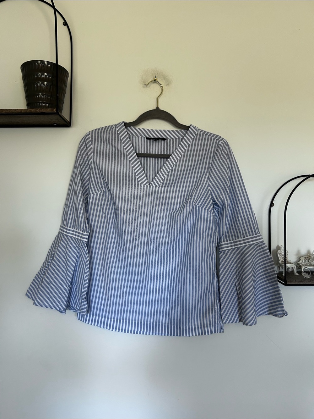 Banana Republic Blue White Striped Long Bell Sleeve 100% Cotton Blouse Small P